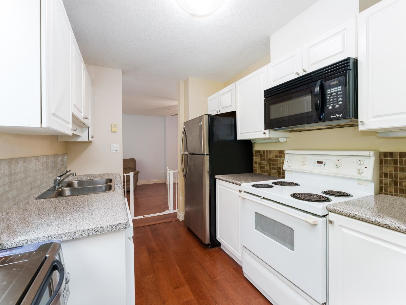Listing Image 6