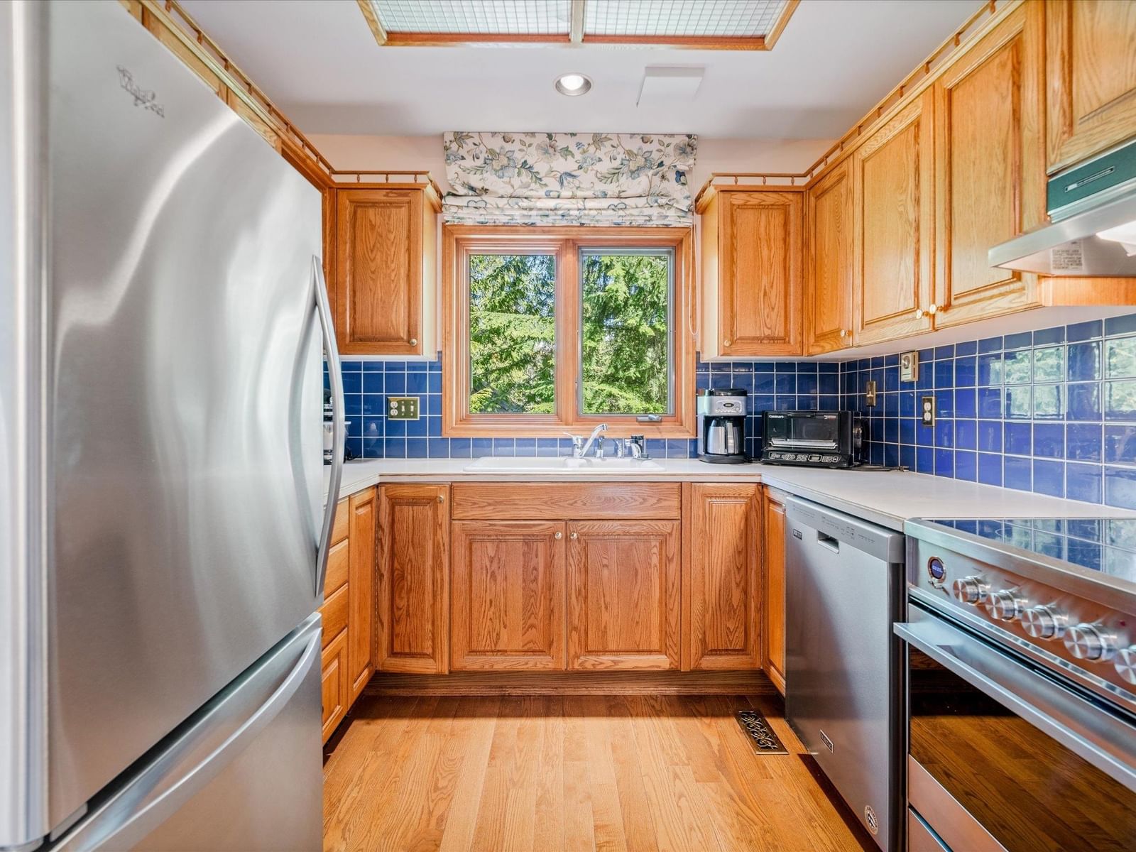 Listing Image 12