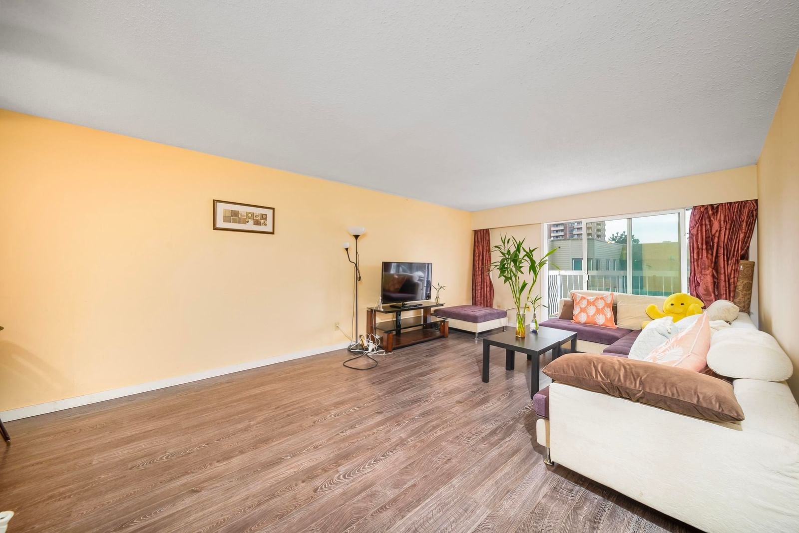 Listing Image 6