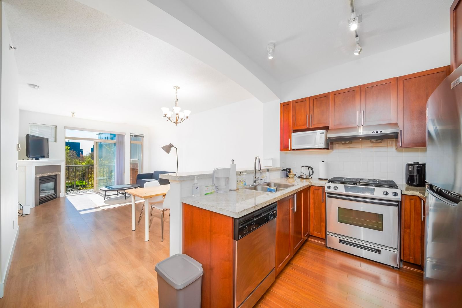 Listing Image 9