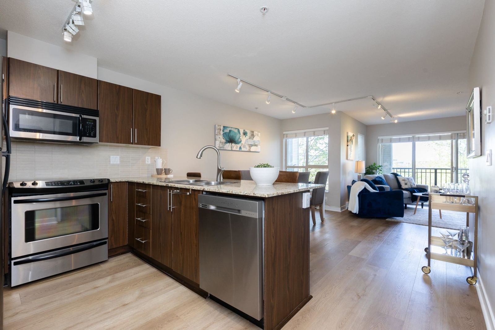 Listing Image 5