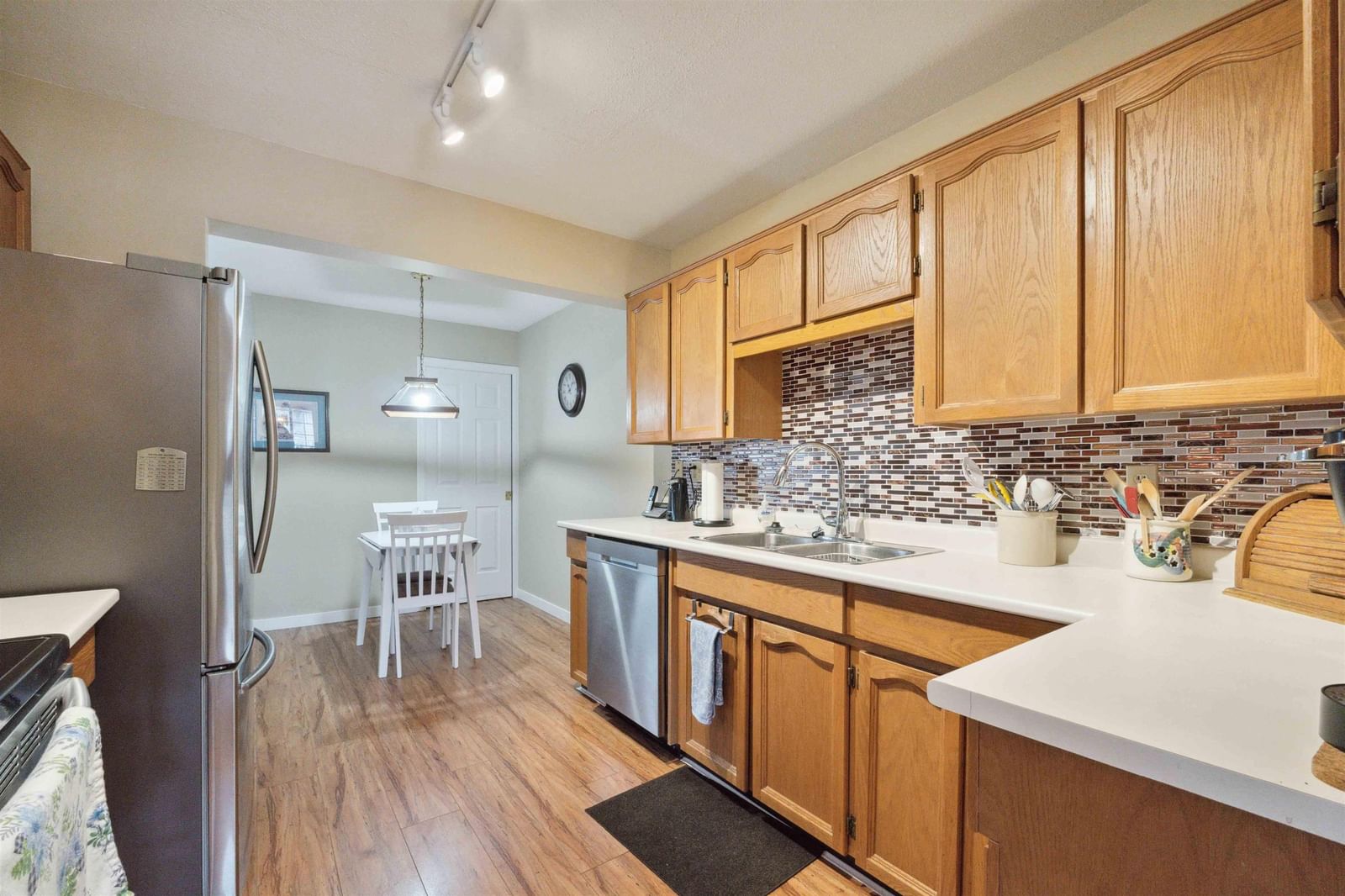 Listing Image 18