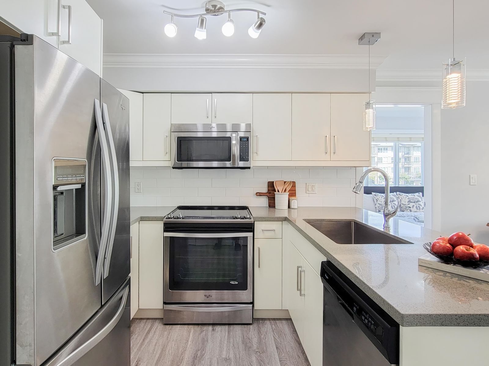 Listing Image 10