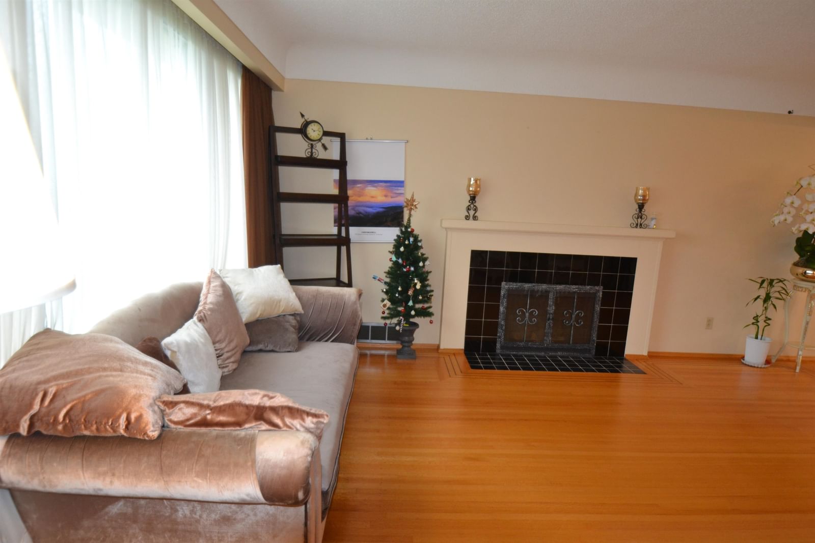 Listing Image 5