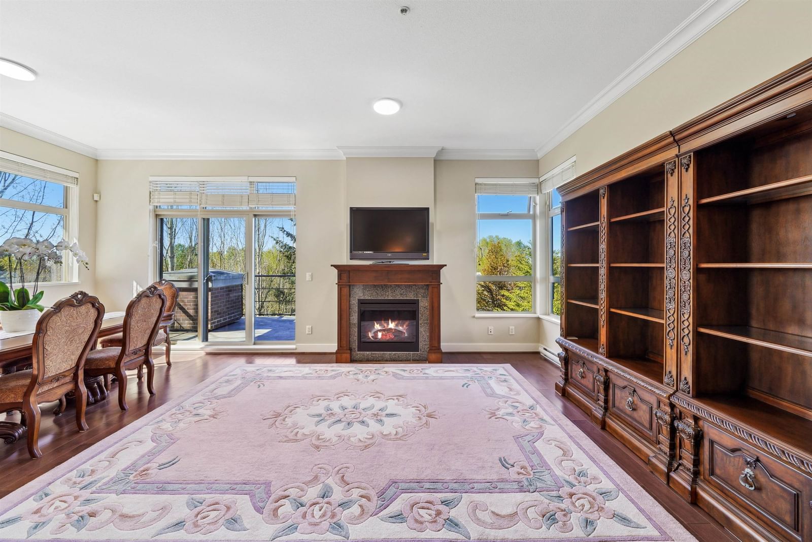 Listing Image 4