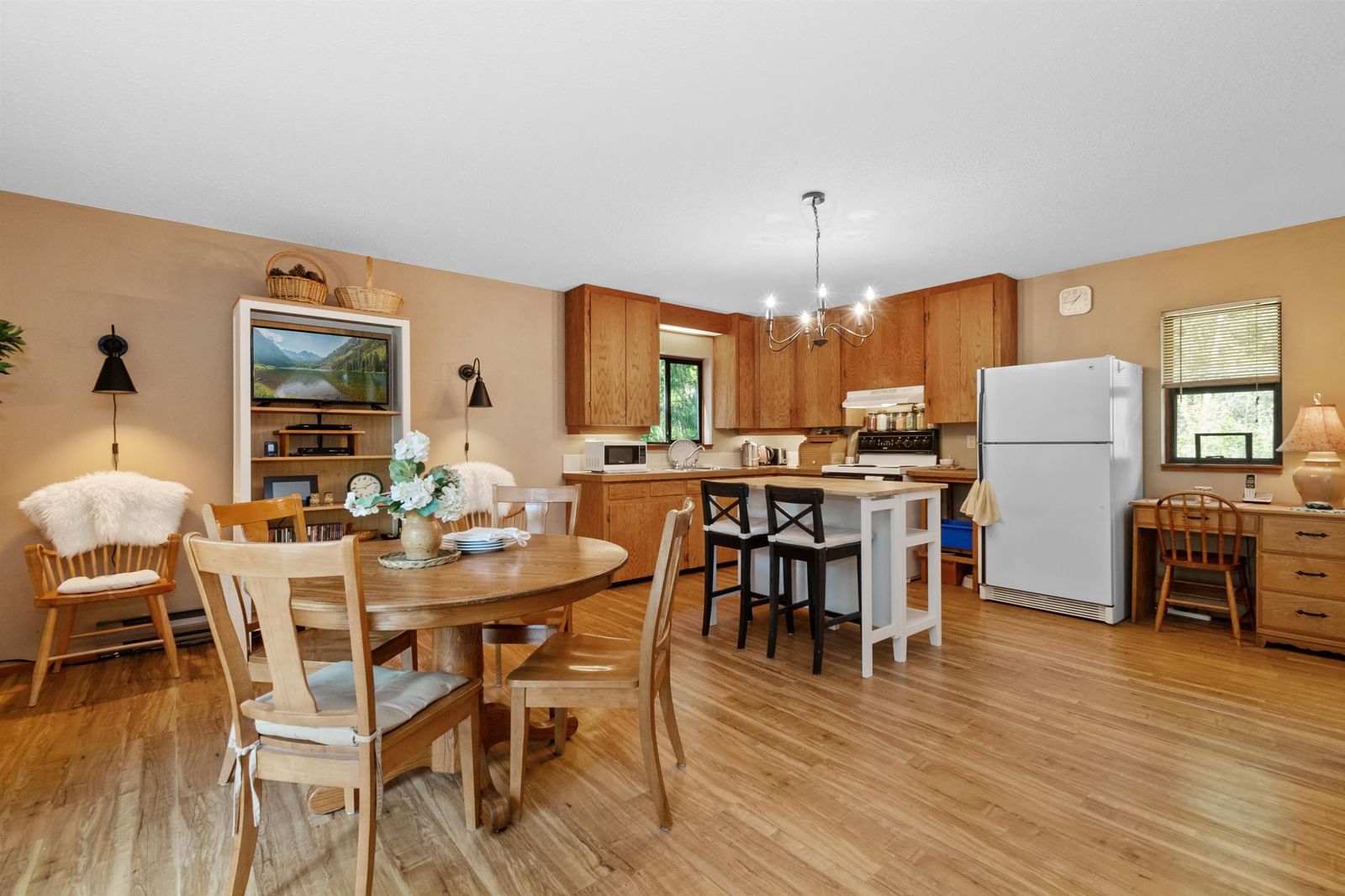 Listing Image 6
