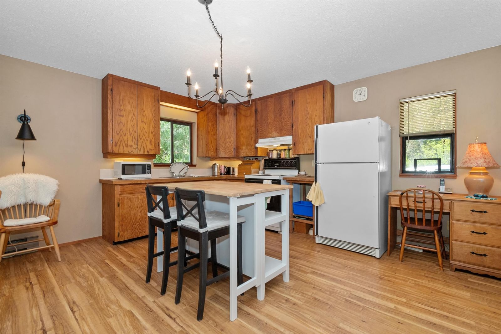 Listing Image 8