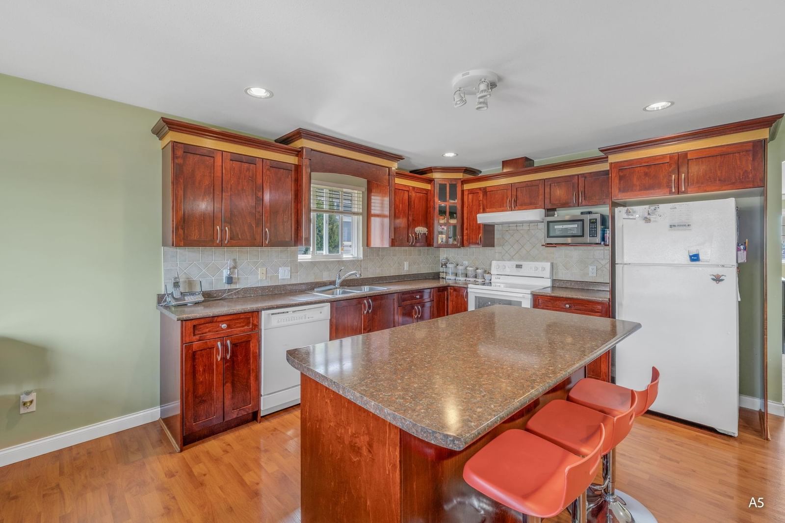 Listing Image 14