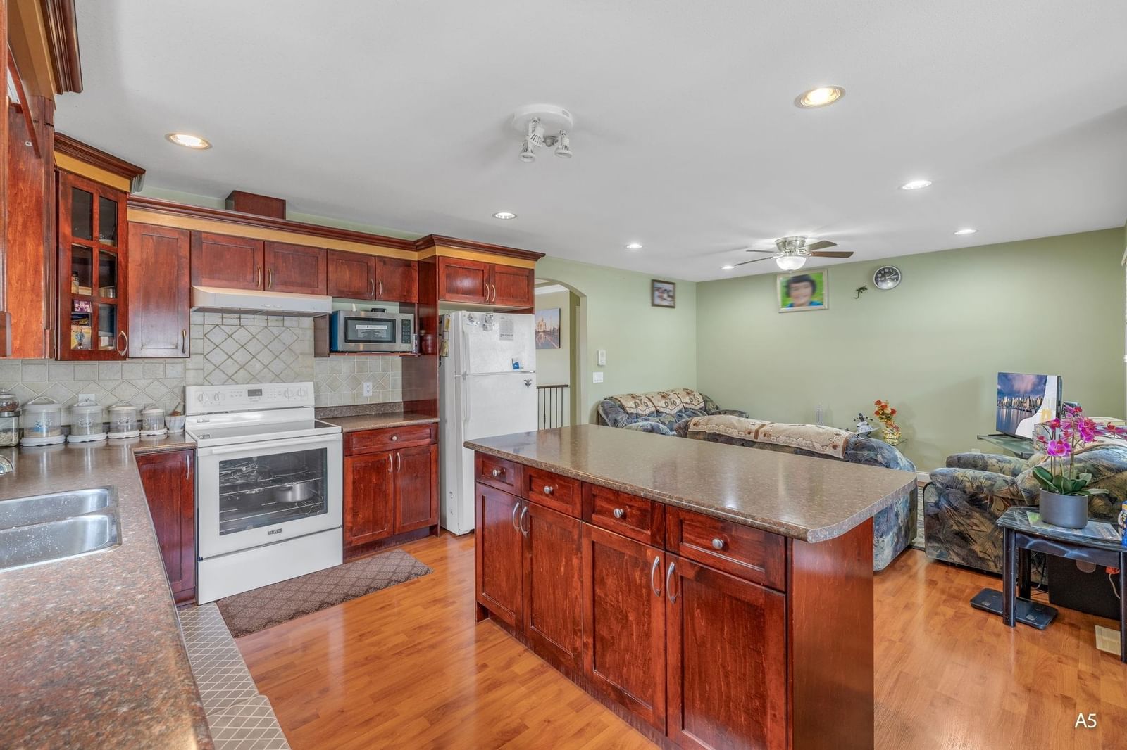 Listing Image 15