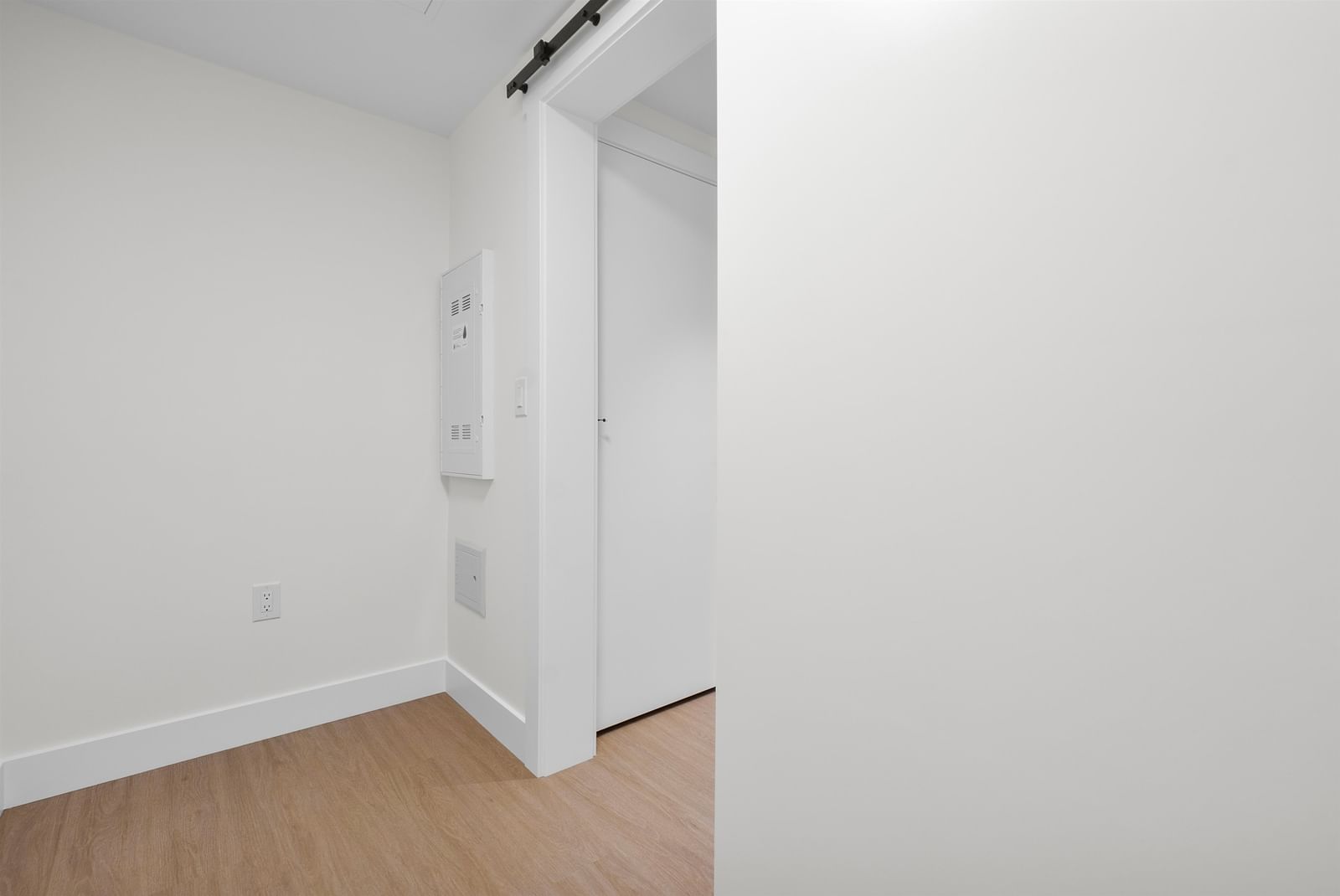 Listing Image 28