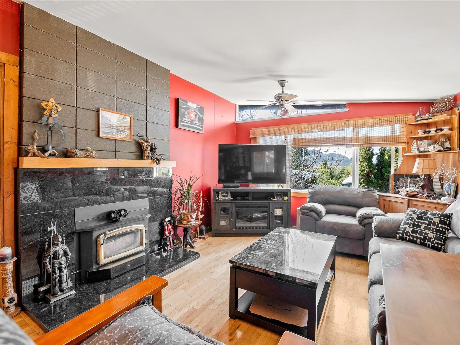 Listing Image 6