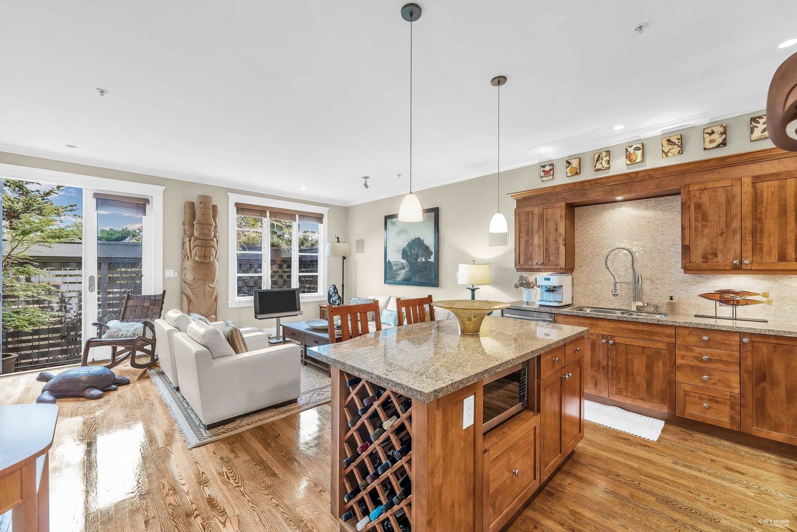 Listing Image 10