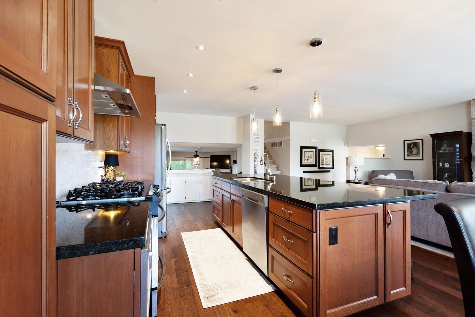 Listing Image 13