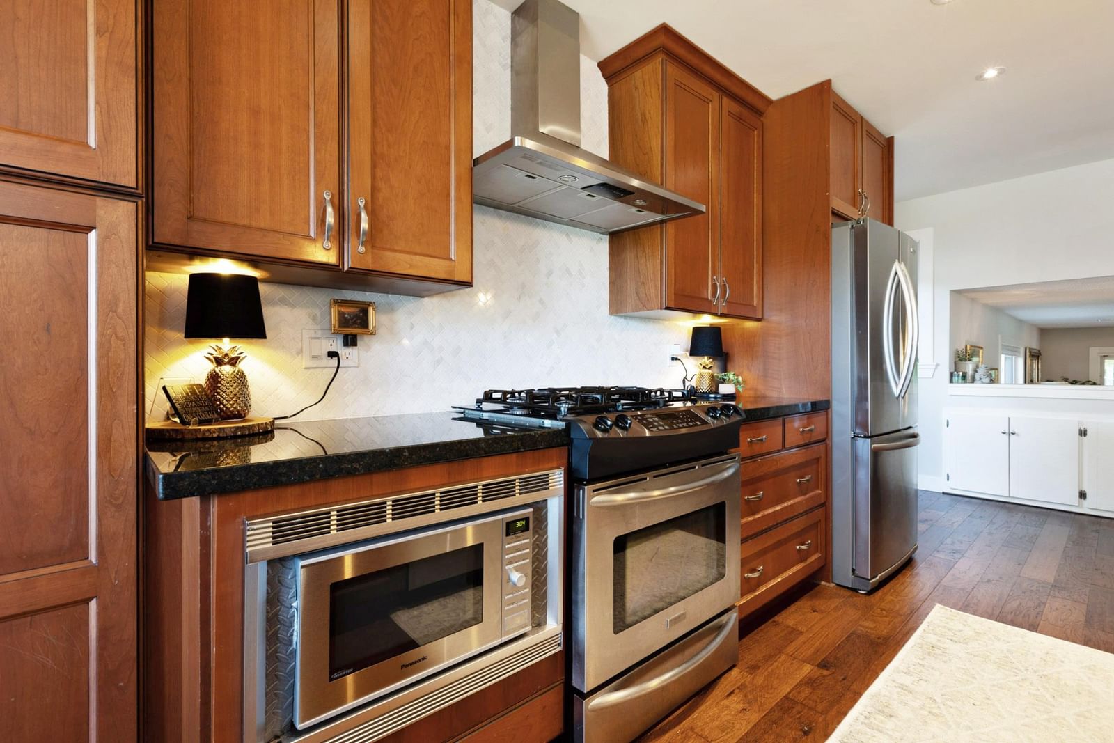 Listing Image 14