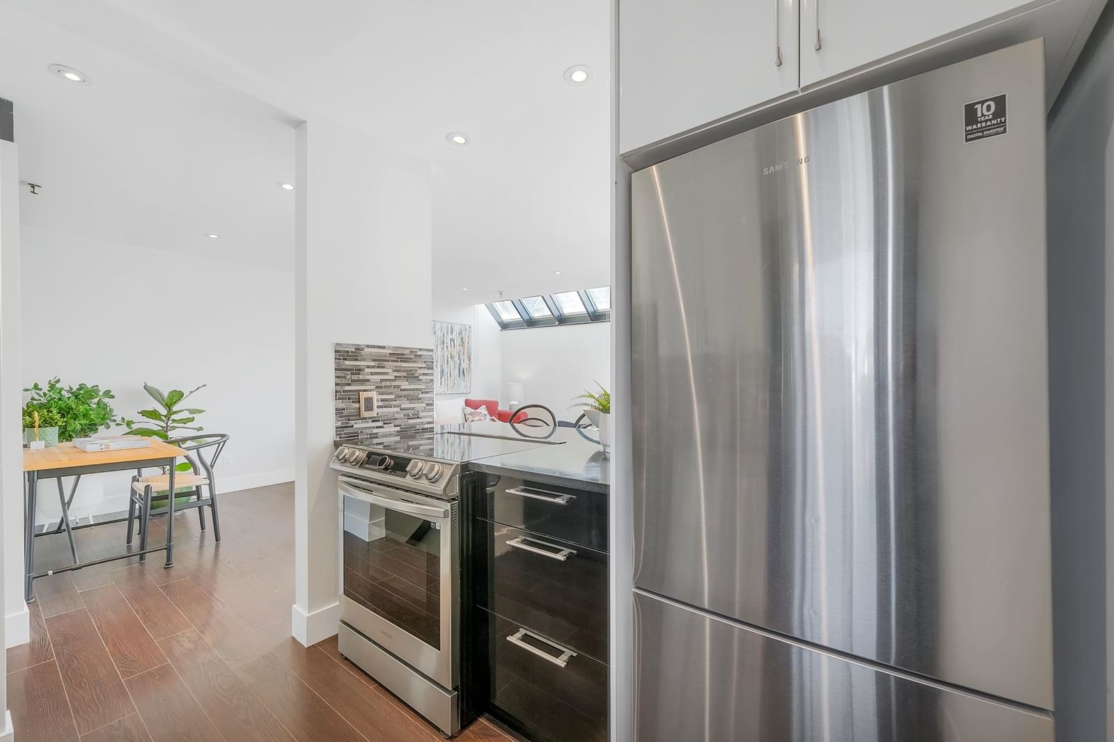 Listing Image 11