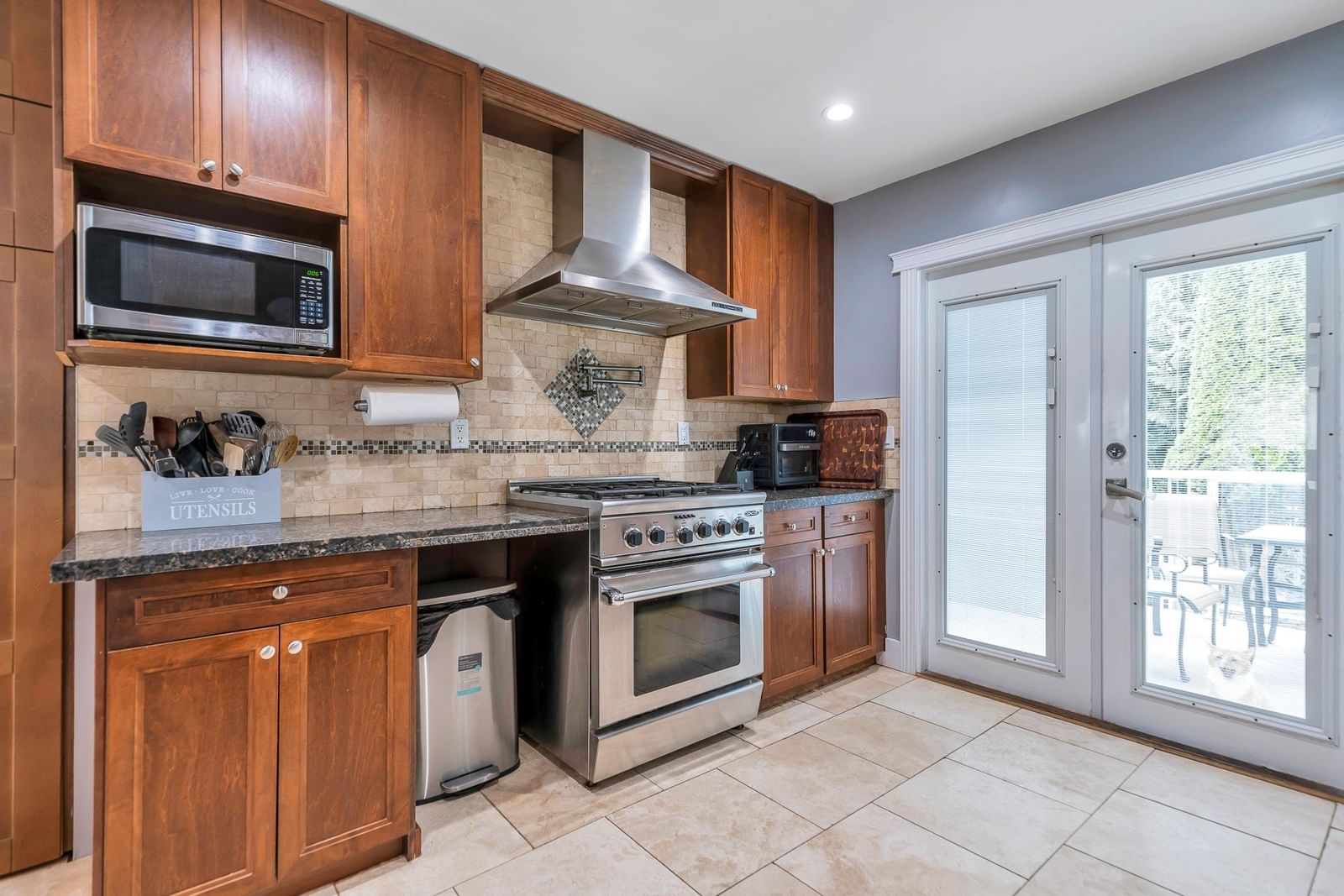 Listing Image 9