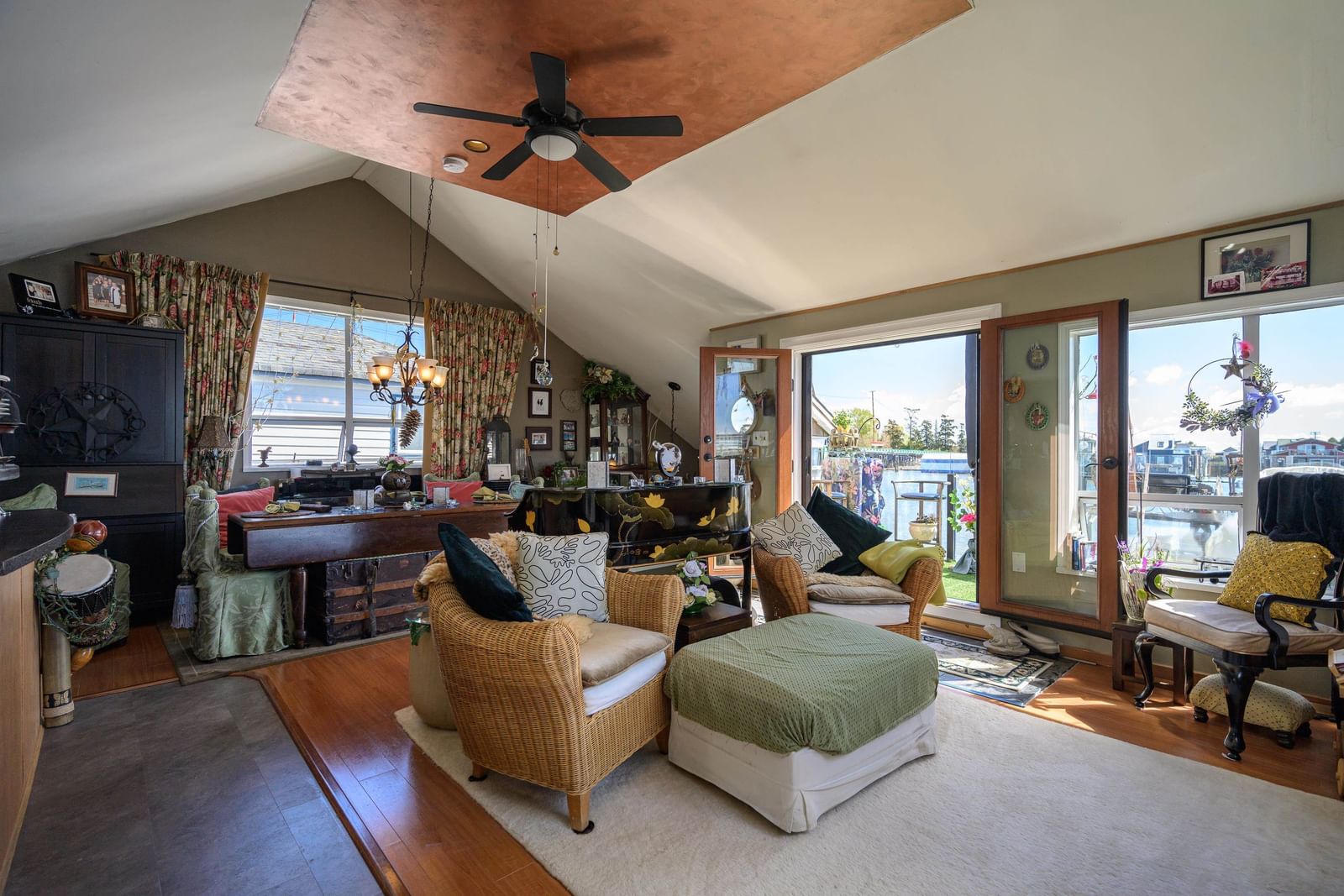 Listing Image 8