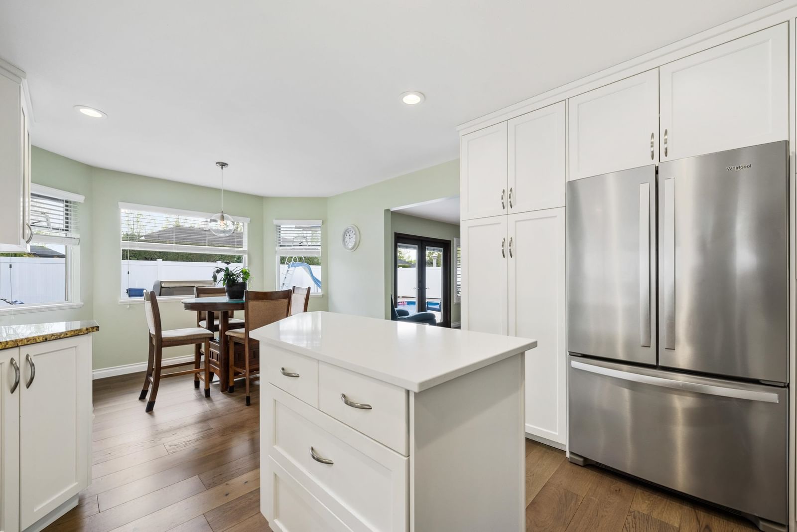 Listing Image 10