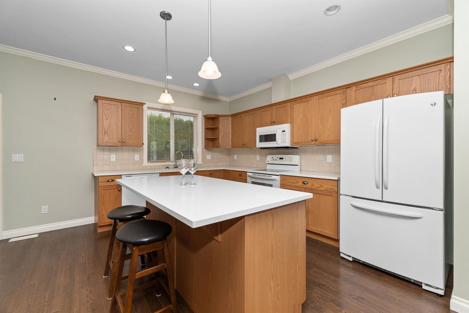 Listing Image 5