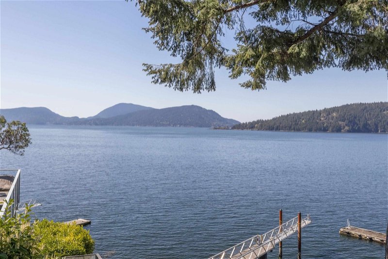 4 Strachan Point Road, West Vancouver, British Columbia (MLS R2875246)