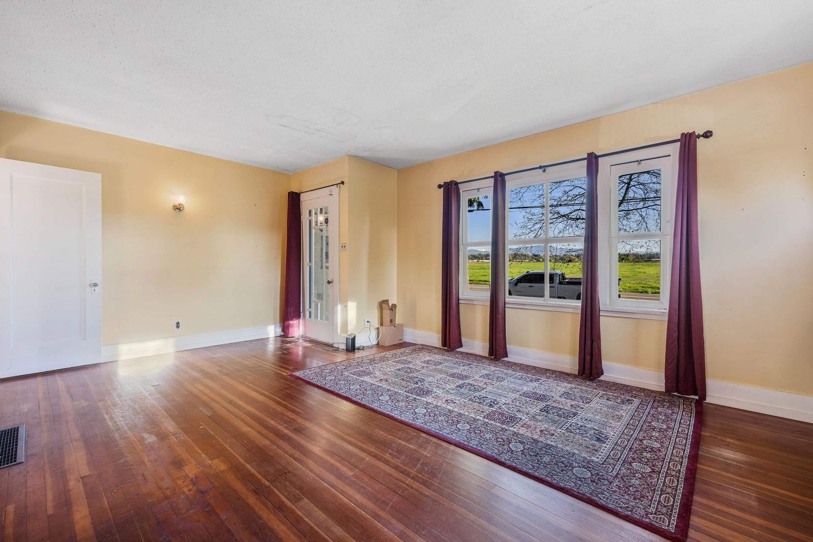 Listing Image 9