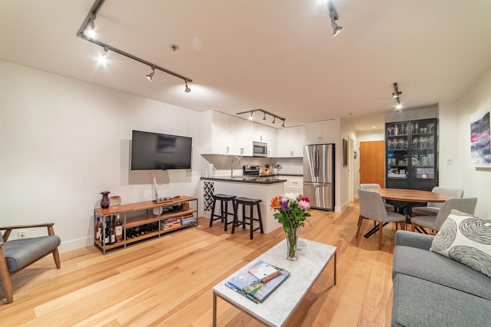 Listing Image 10