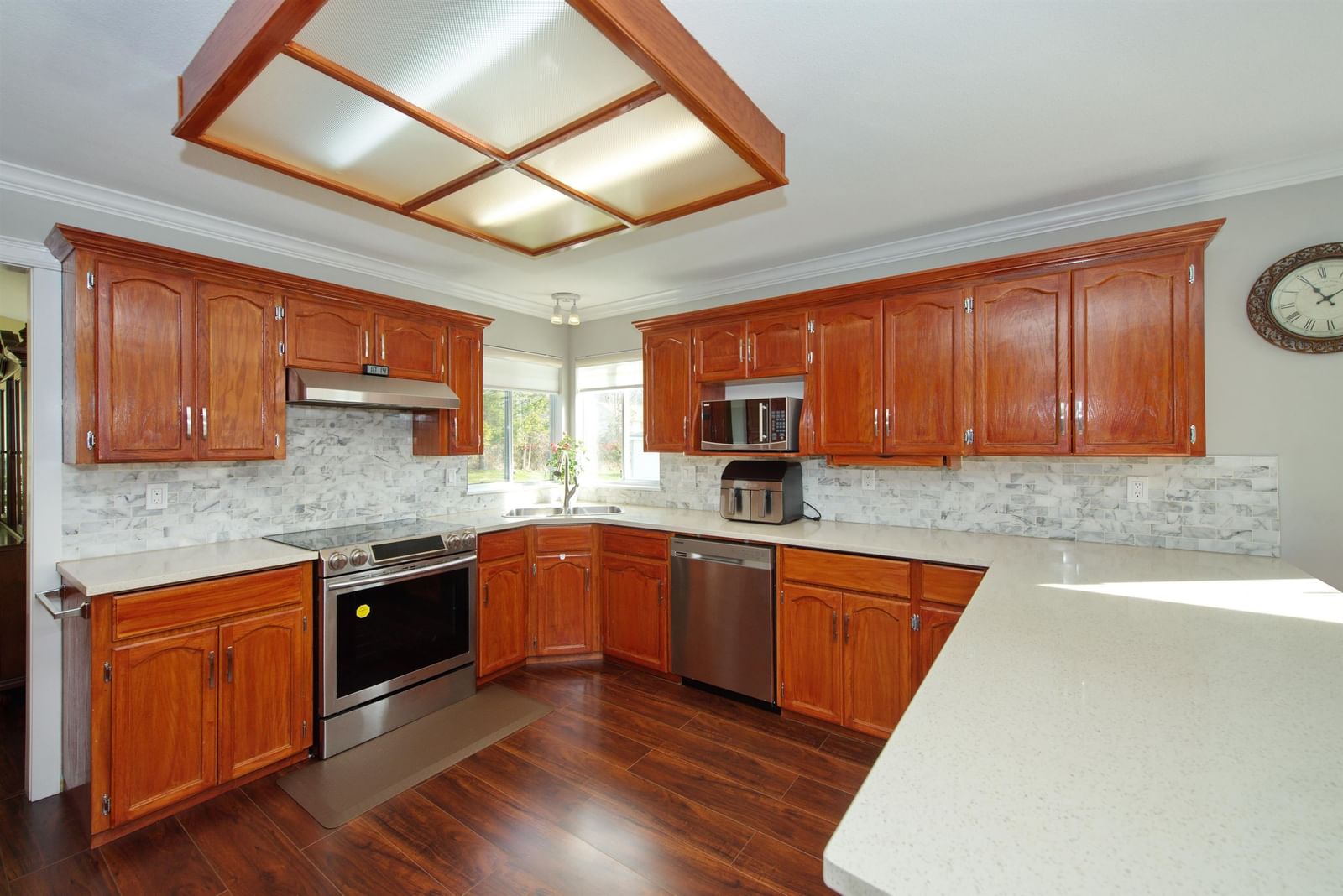 Listing Image 11
