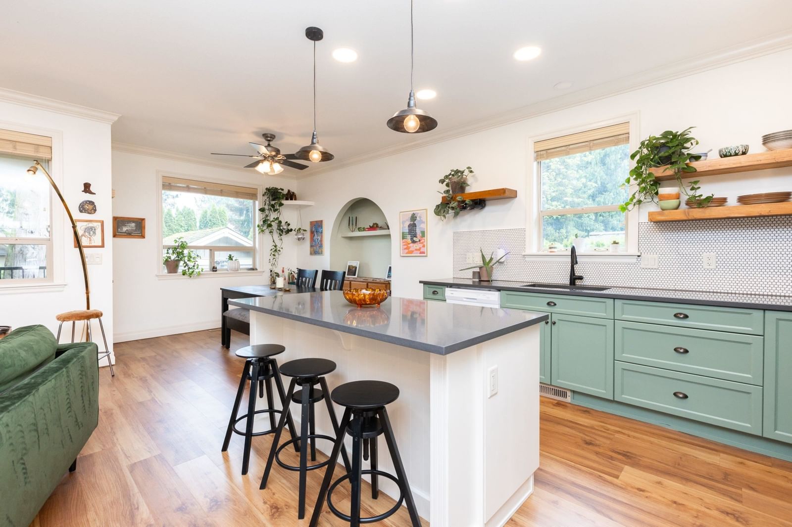 Listing Image 10