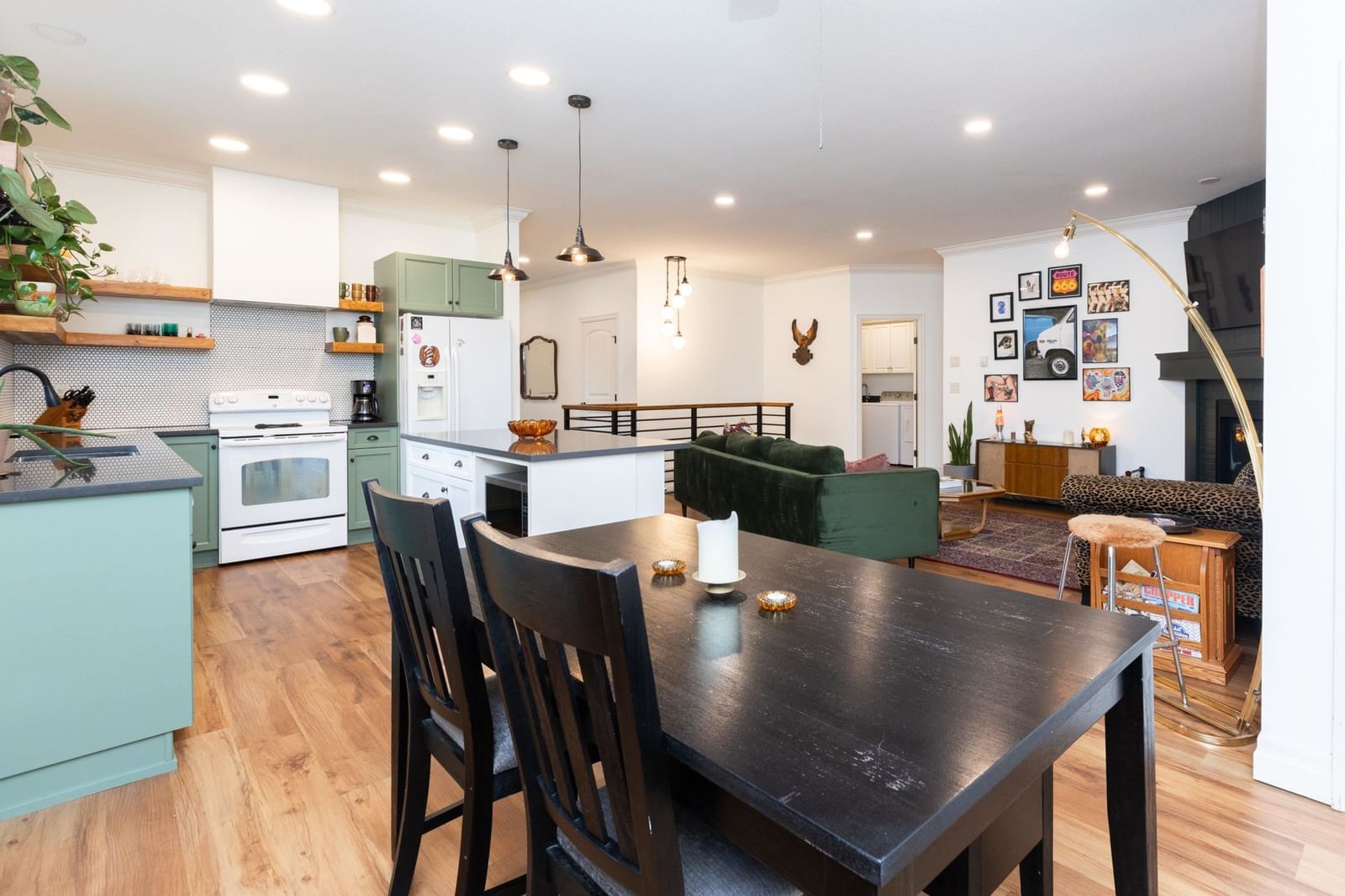 Listing Image 15