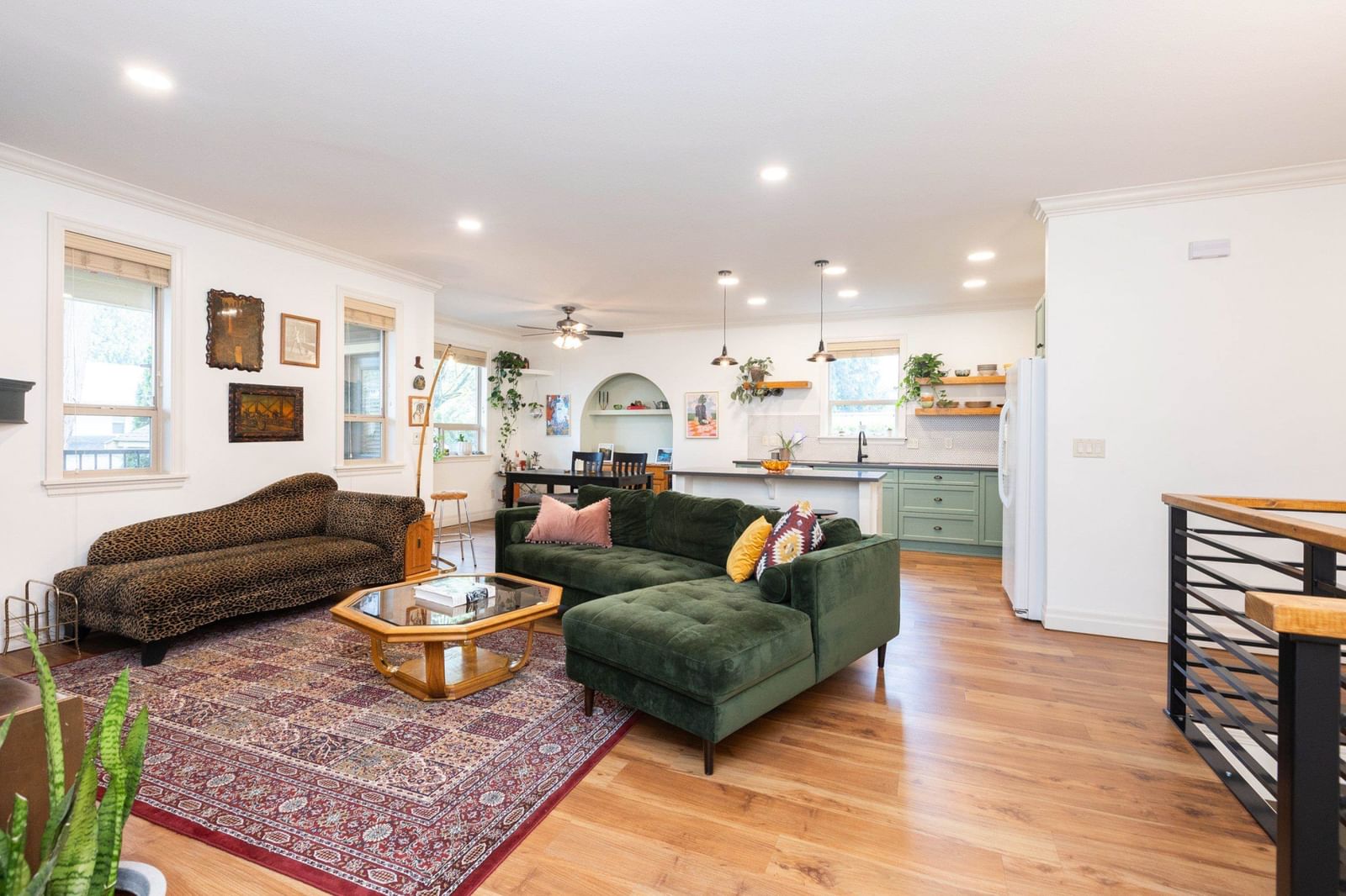 Listing Image 16