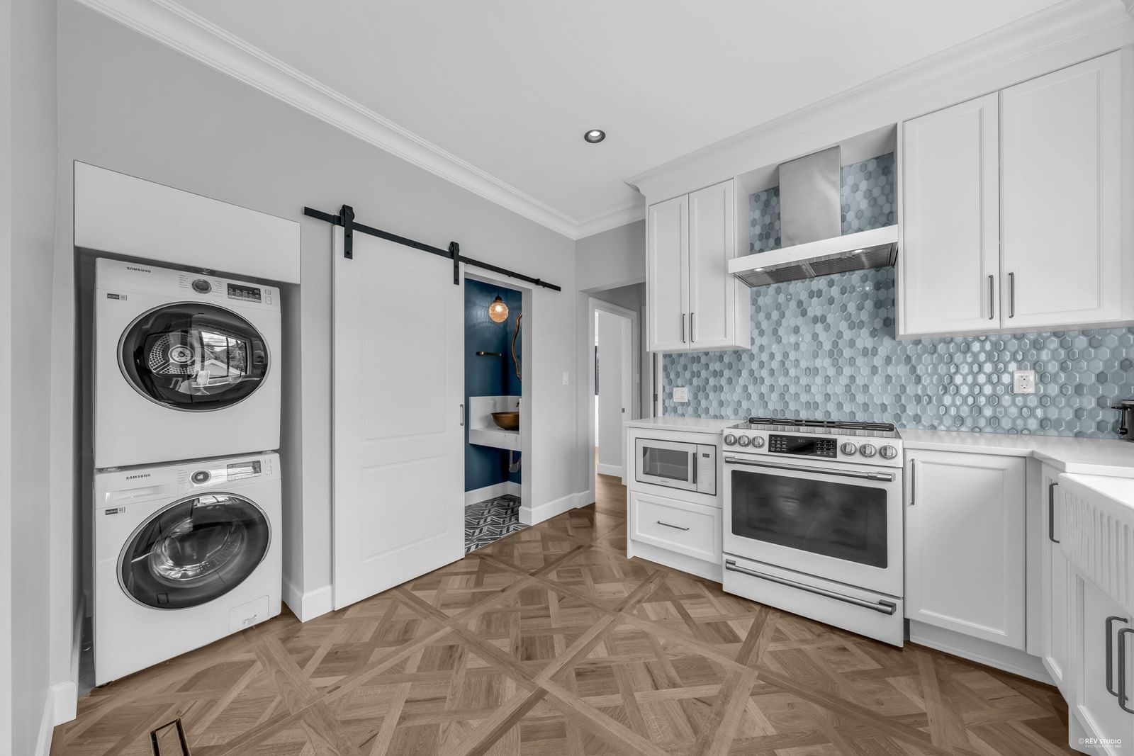 Listing Image 9