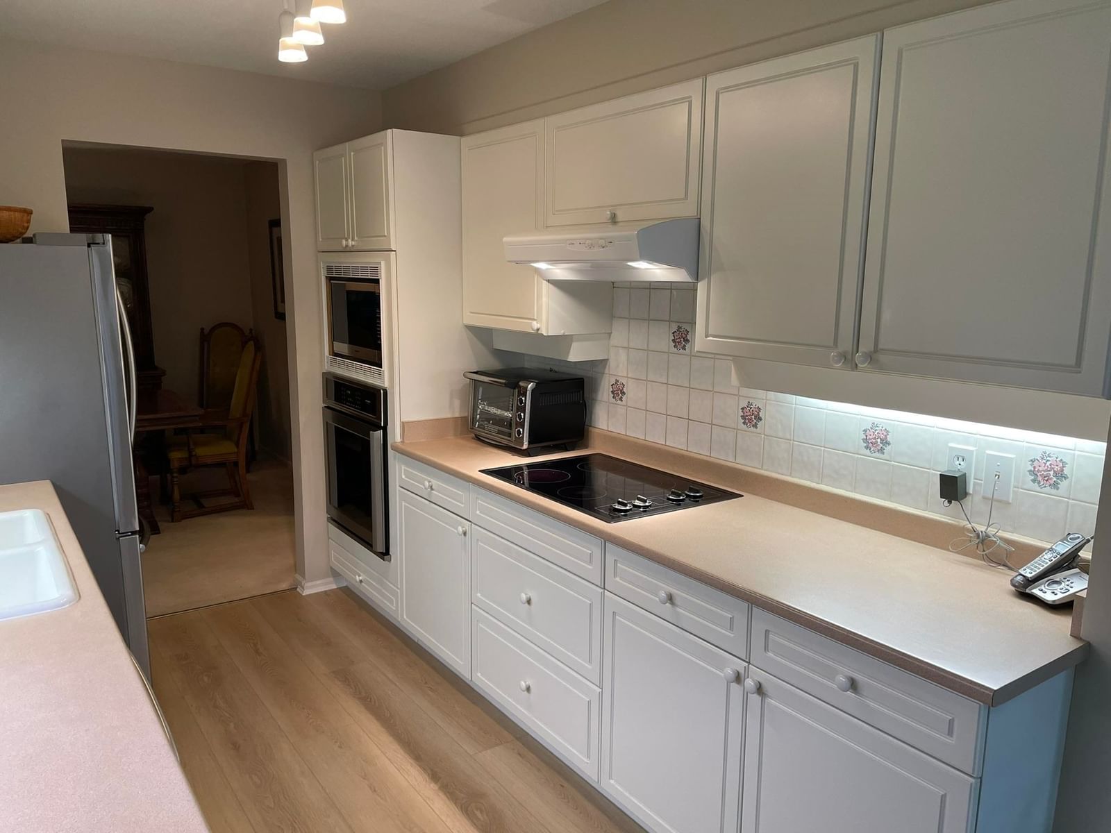 Listing Image 11