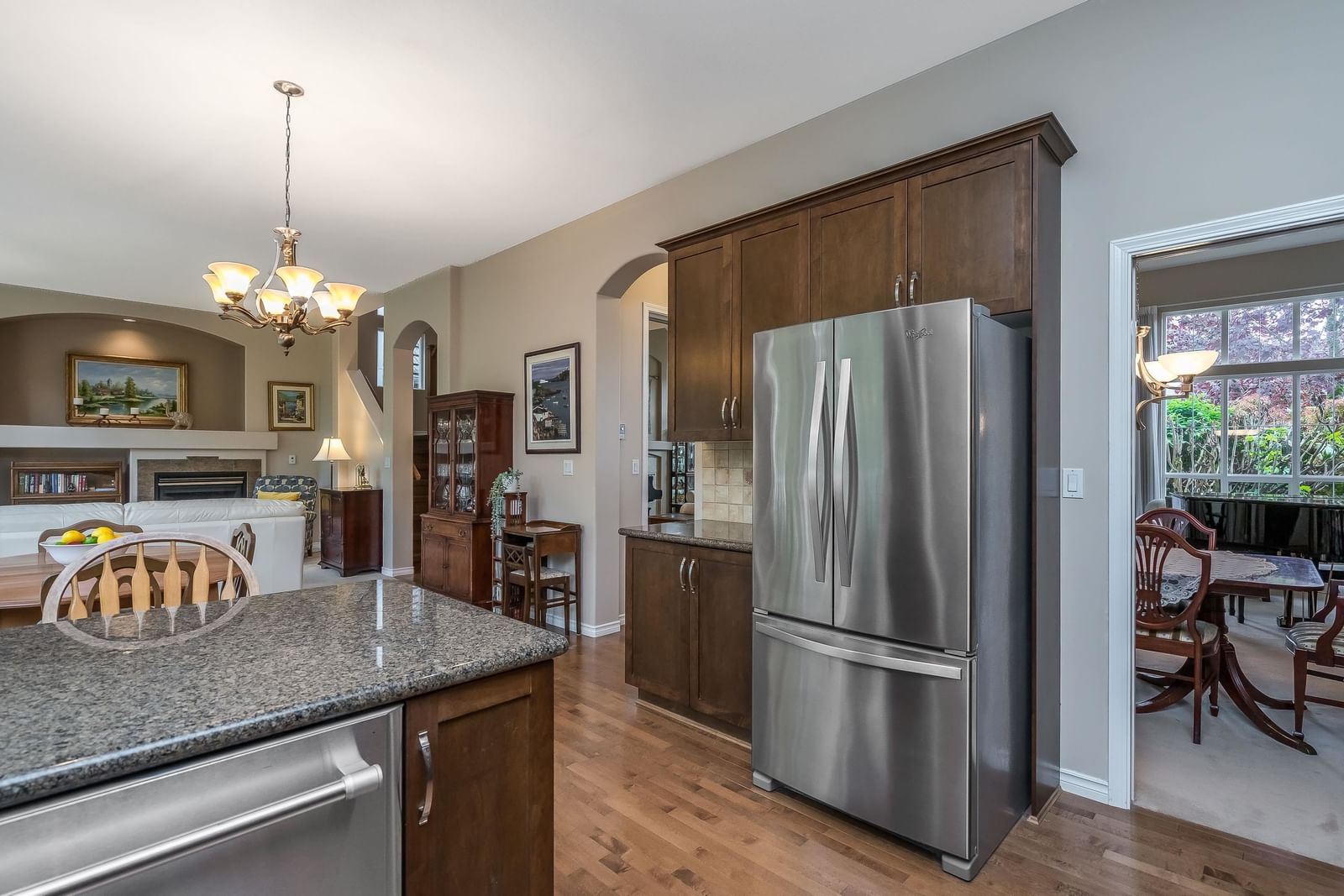 Listing Image 11