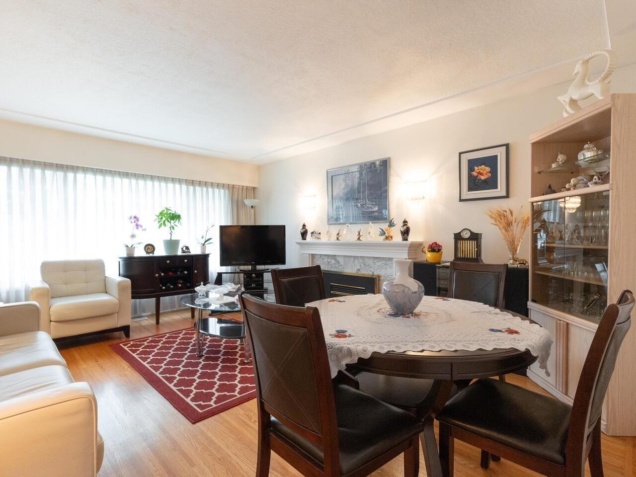 Listing Image 4