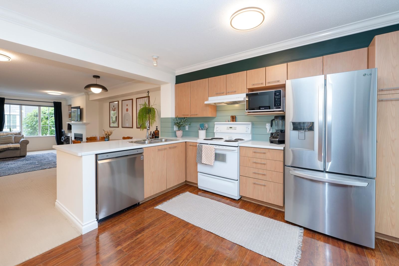 Listing Image 10
