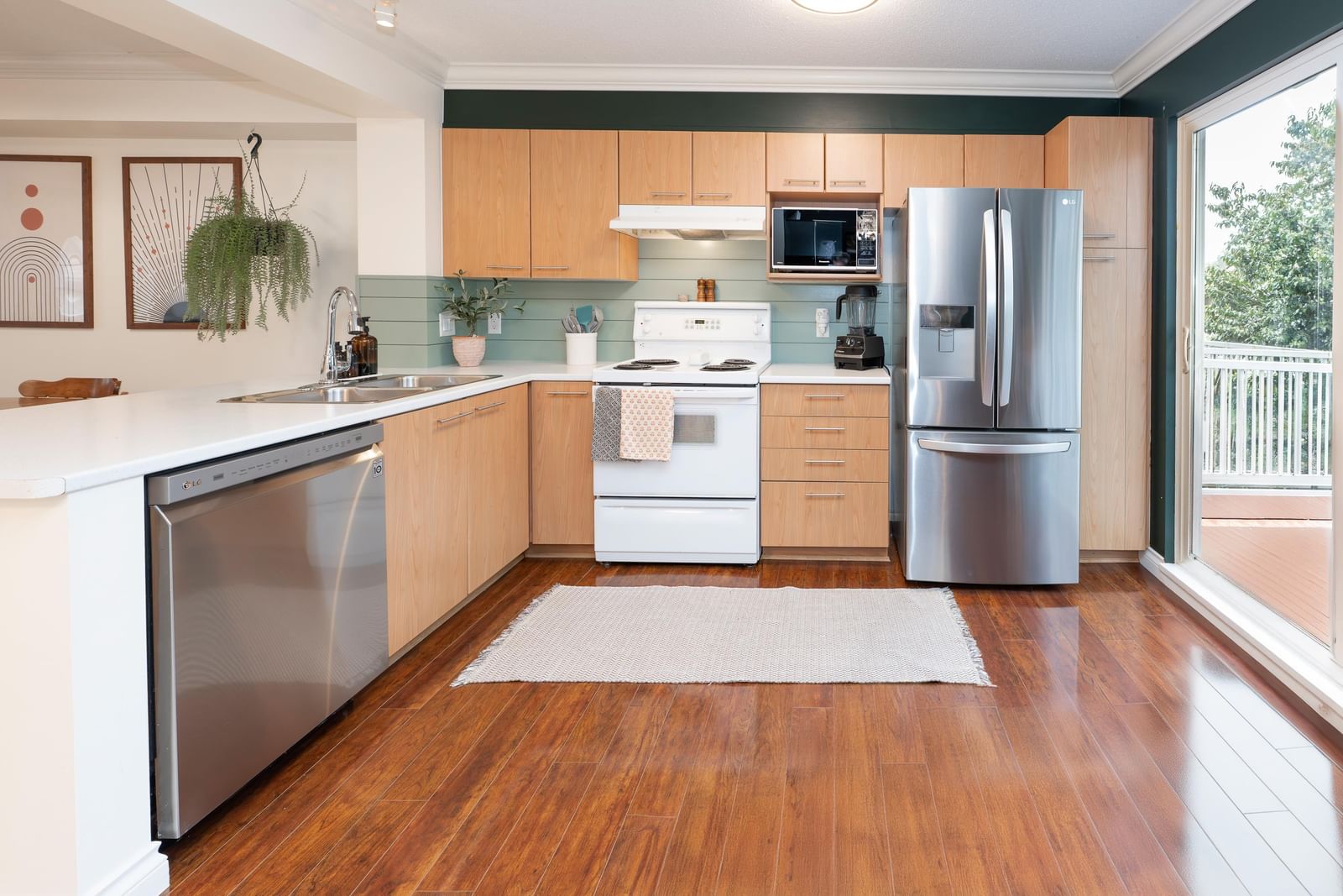 Listing Image 11