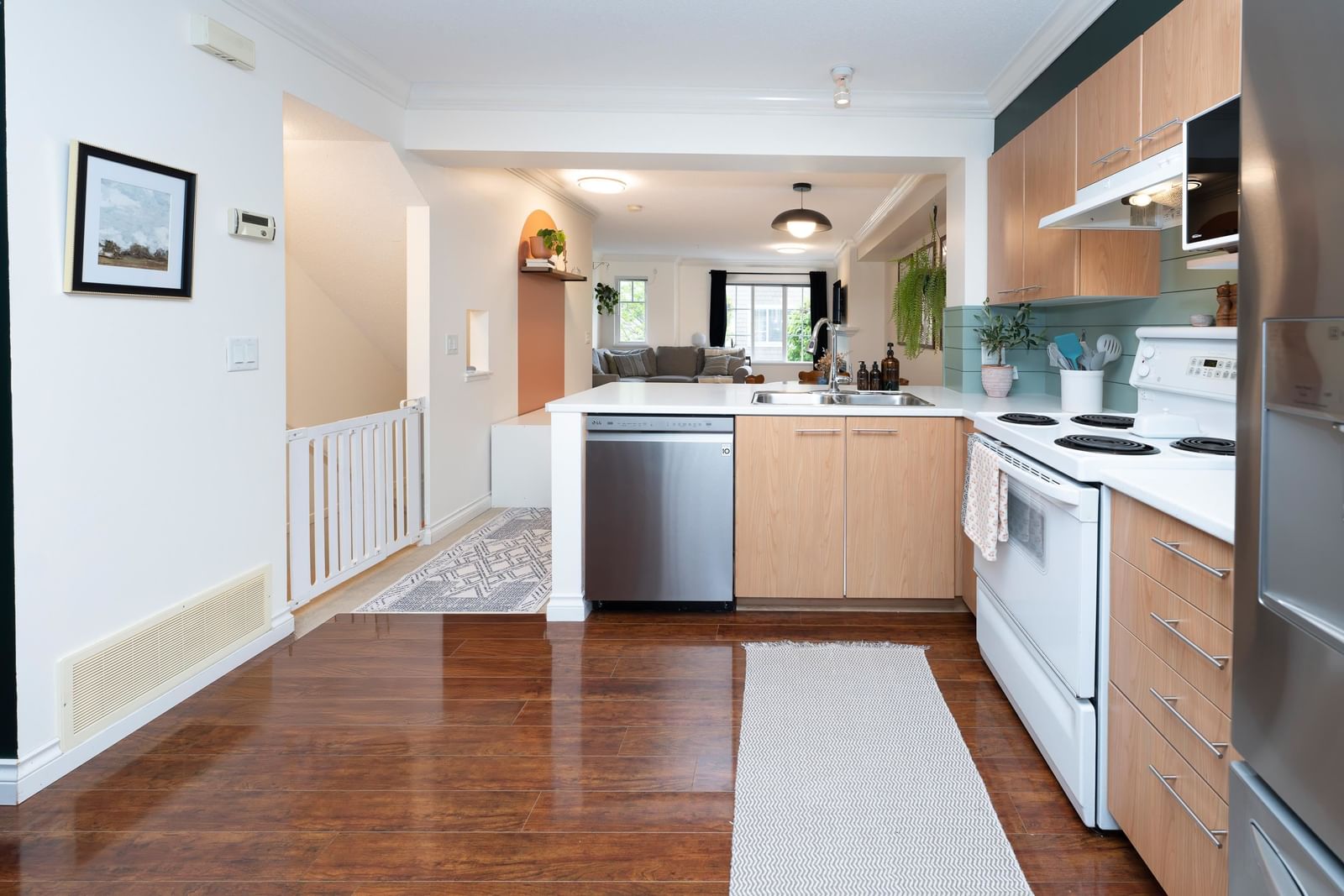 Listing Image 9