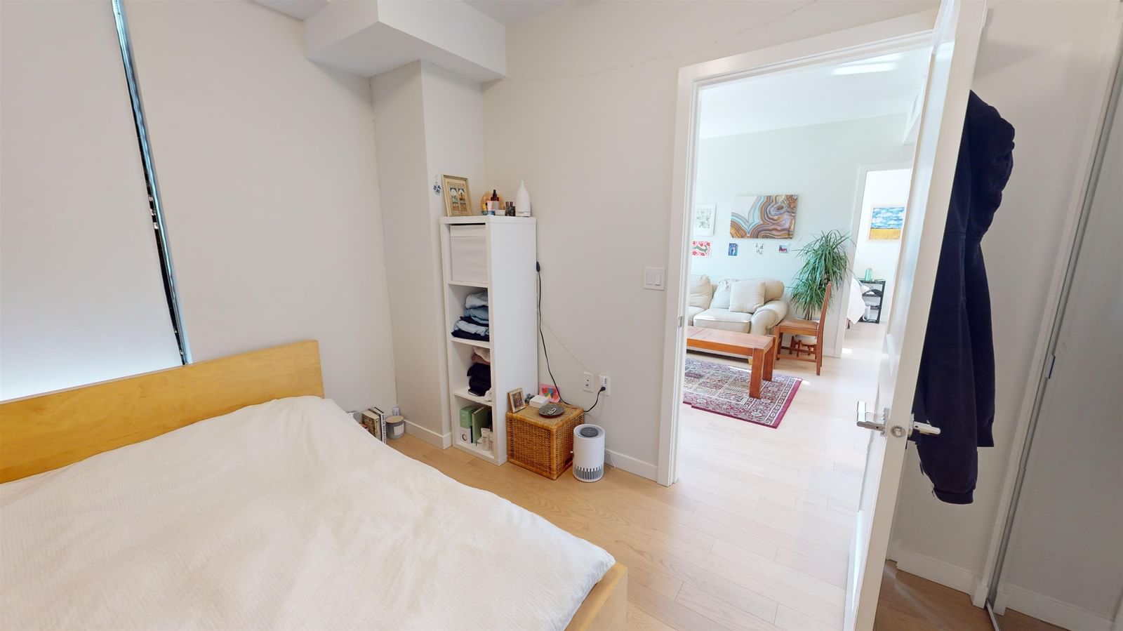 Listing Image 12