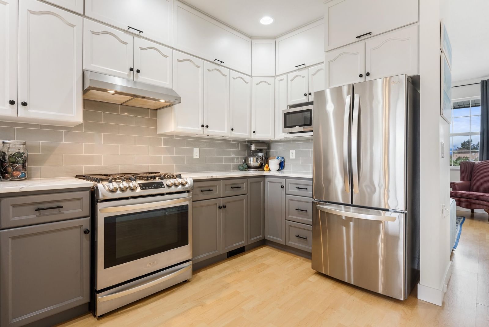 Listing Image 11