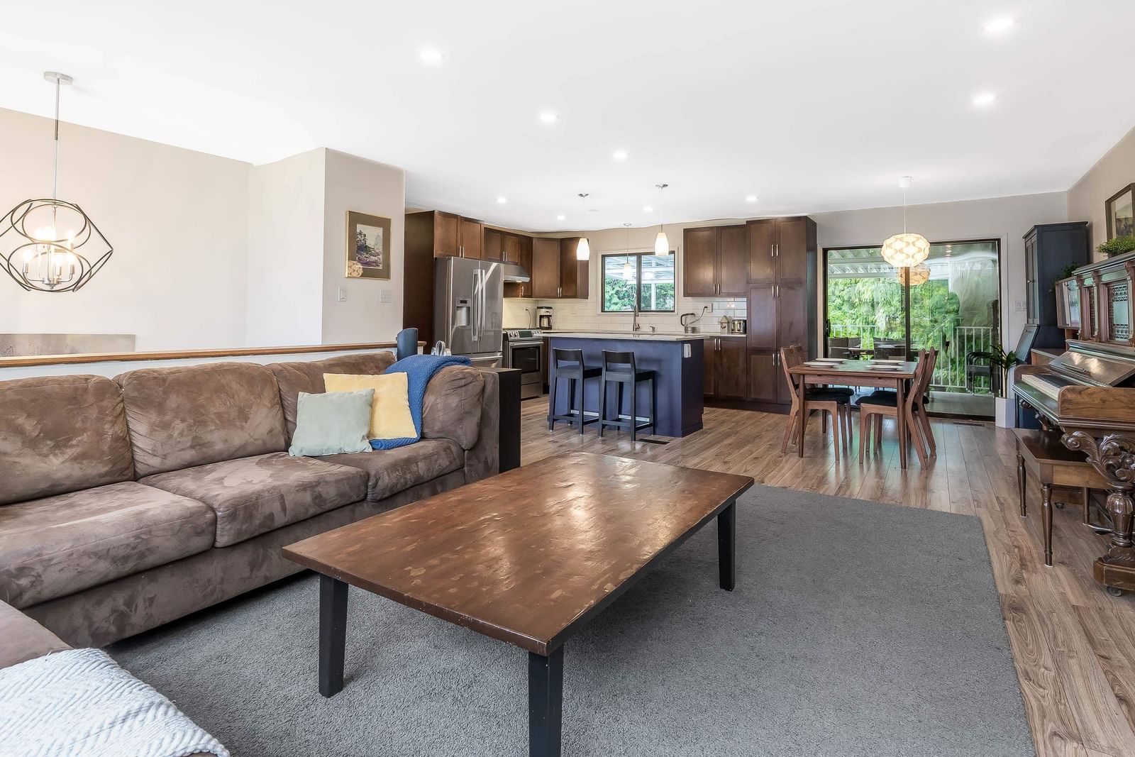 Listing Image 11