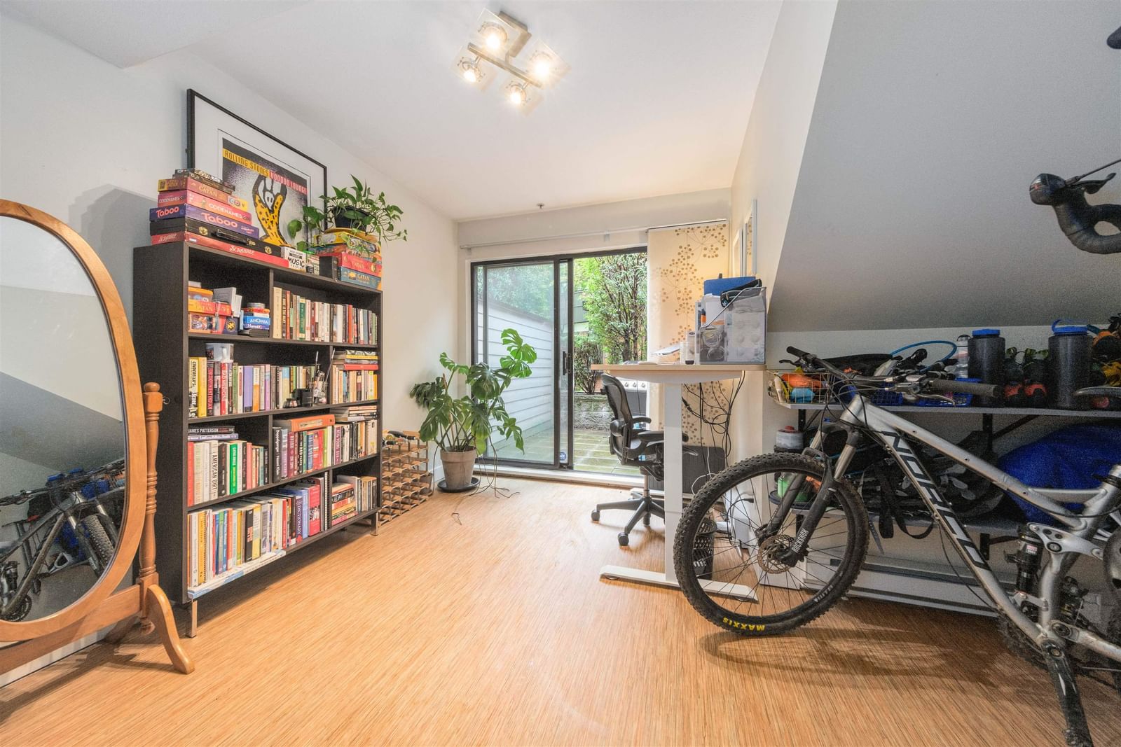 Listing Image 15