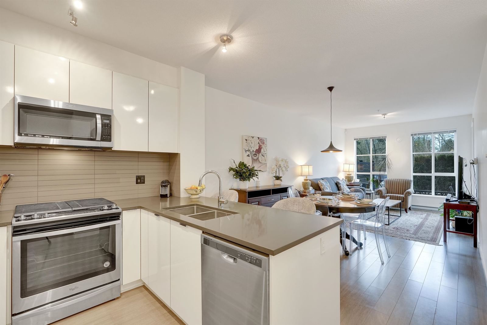 Listing Image 11