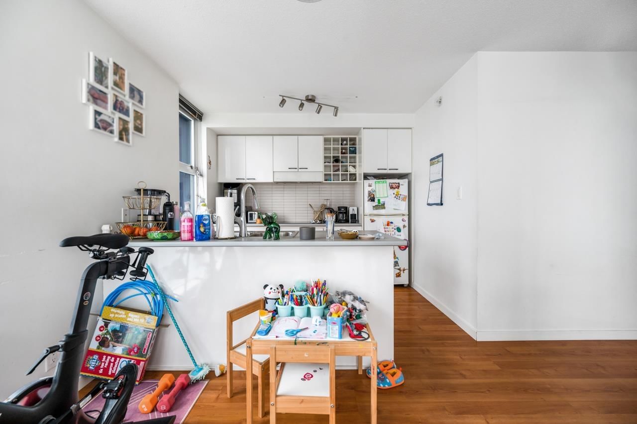 Listing Image 8