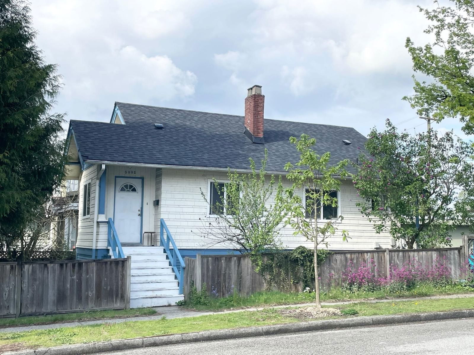 Listing Image 0