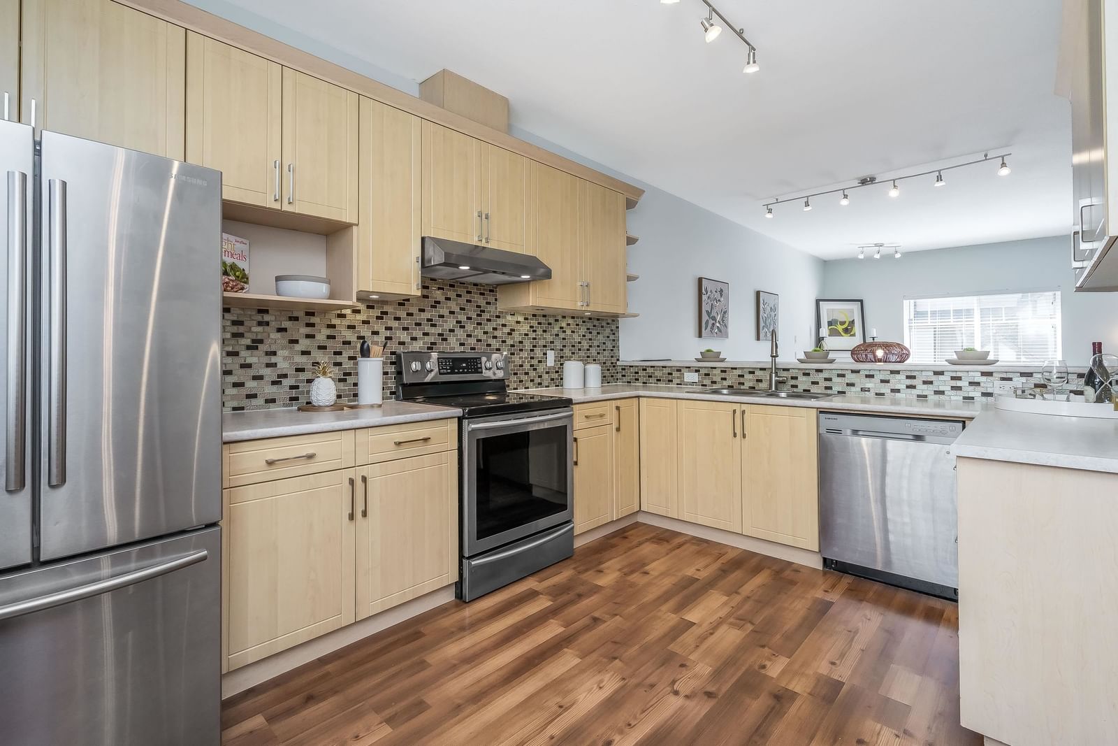 Listing Image 14
