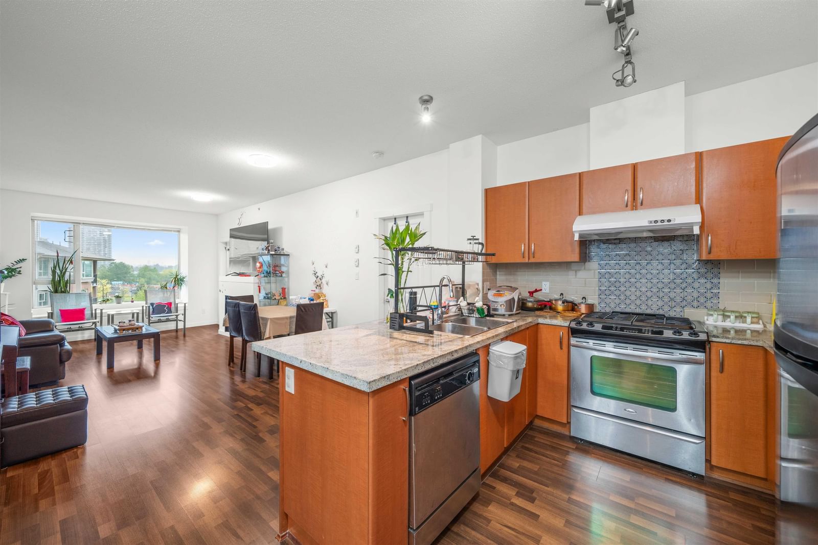 Listing Image 9