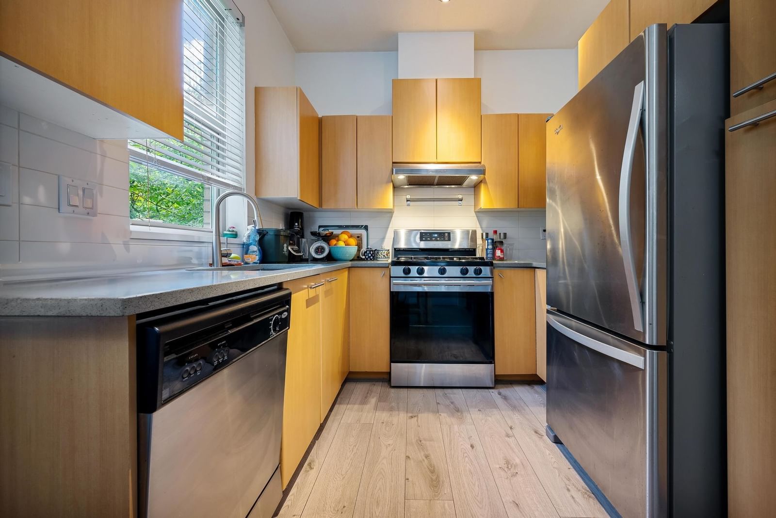 Listing Image 11