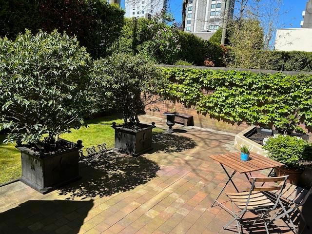 206 - 1950 Robson Street