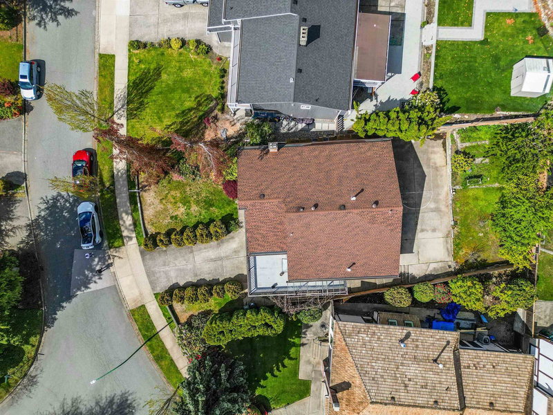 1060 Ayshire Drive, Burnaby, V5A 4A1 | Image 3