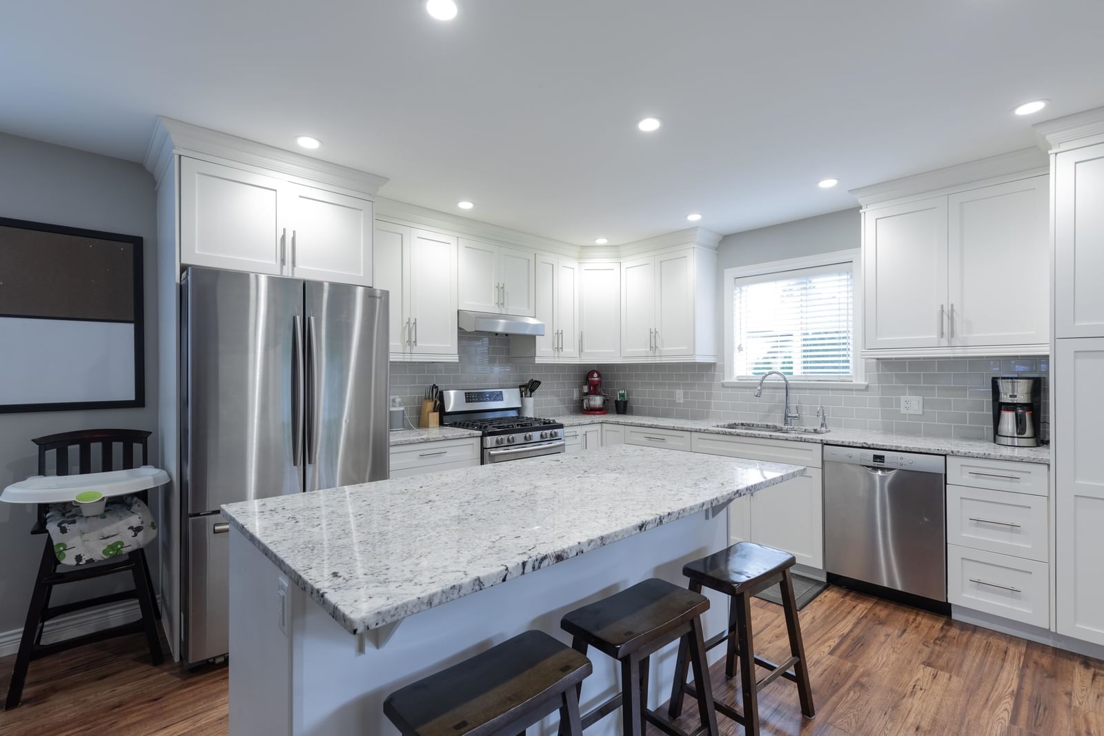 Listing Image 9
